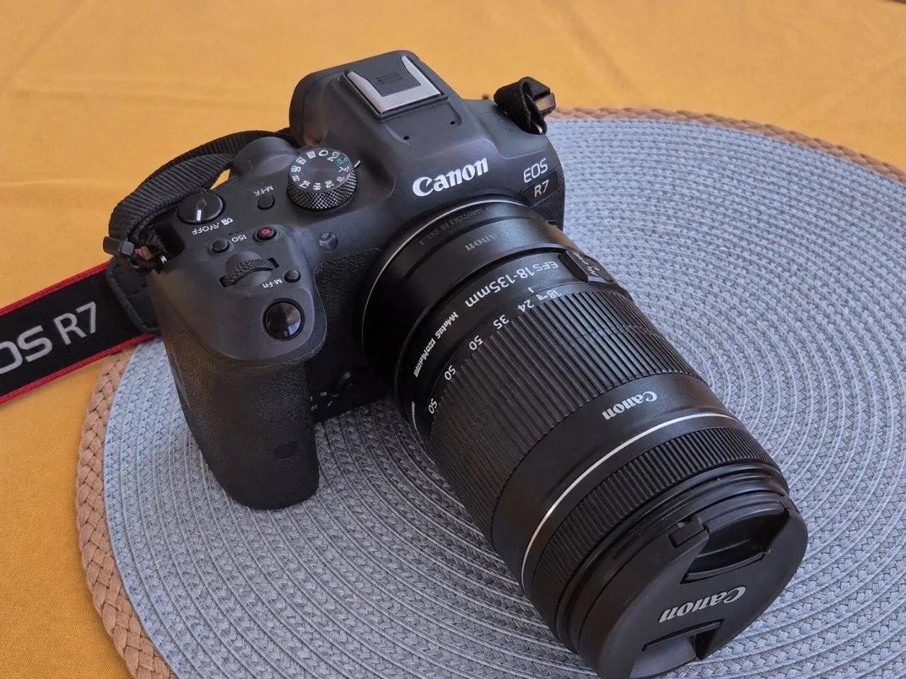 Фотоаппарат Canon EOS R7 с объективом 2