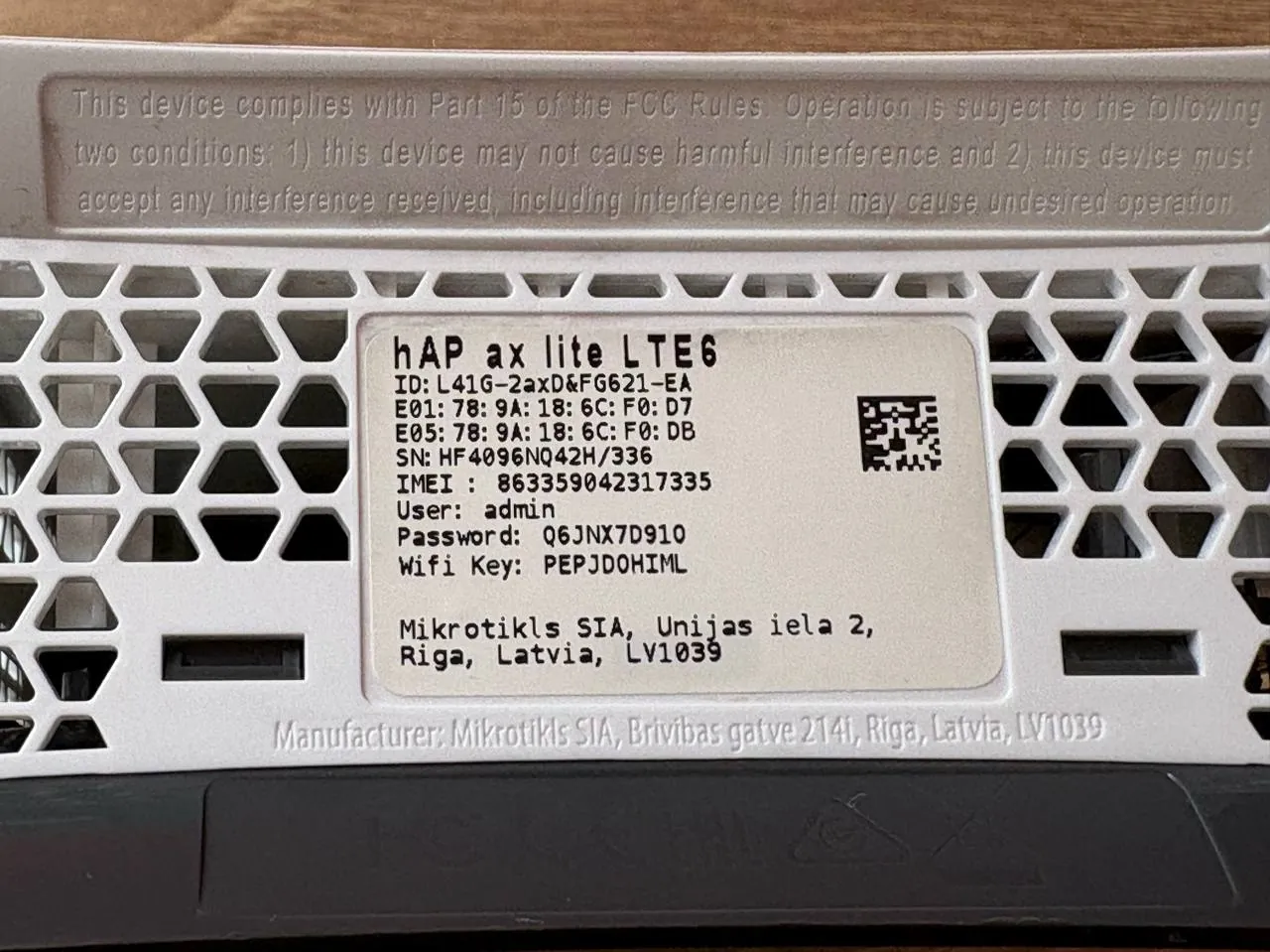 Маршрутизатор MikroTik hAP ax lite LTE6 3