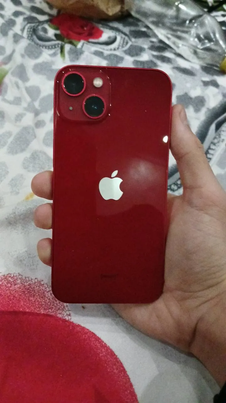 iPhone 13 128GB Red 2