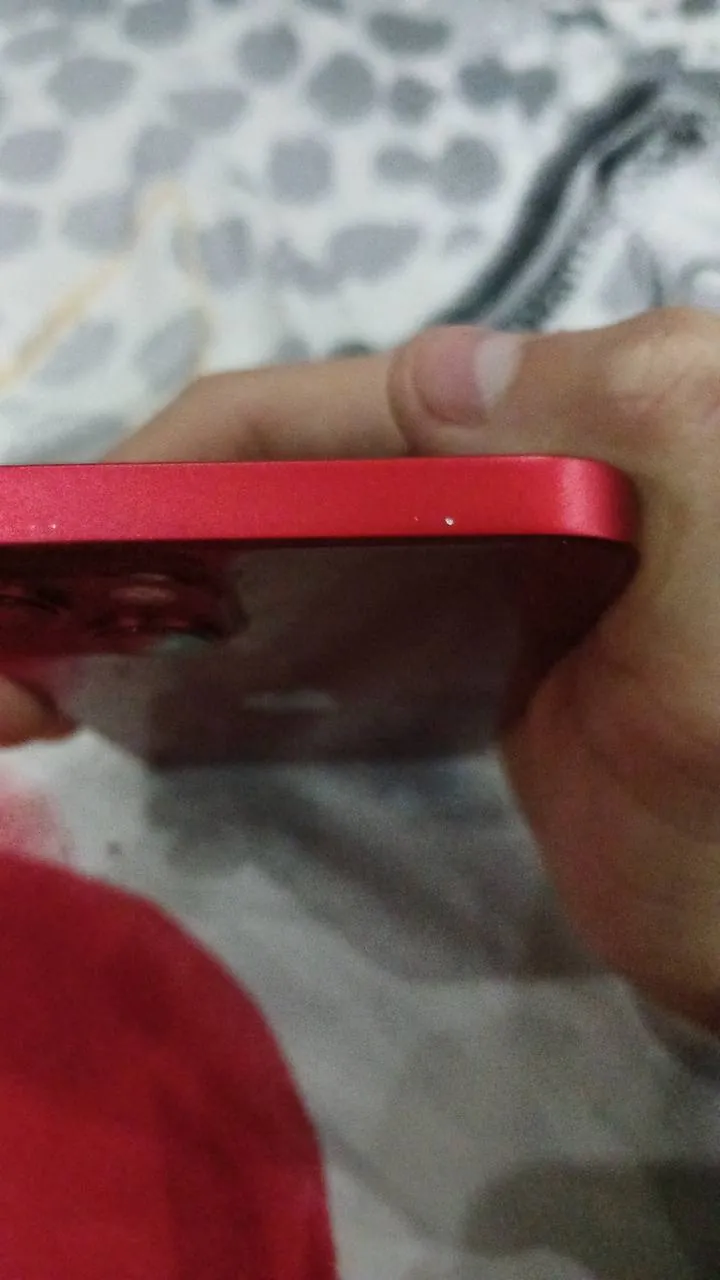 iPhone 13 128GB Red 3