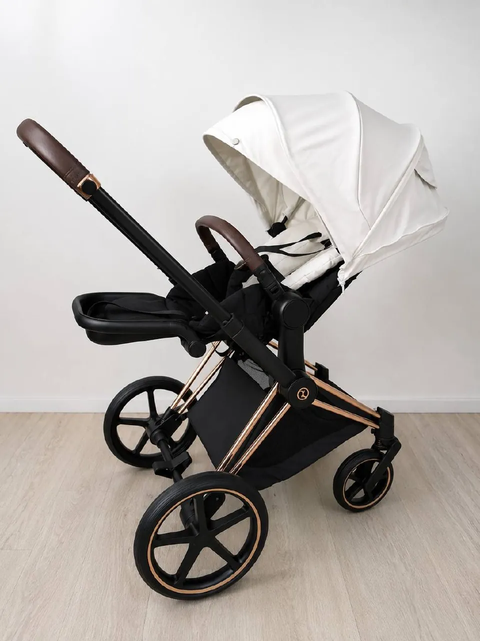 Коляска Cybex Priam 4 Rose Gold 1