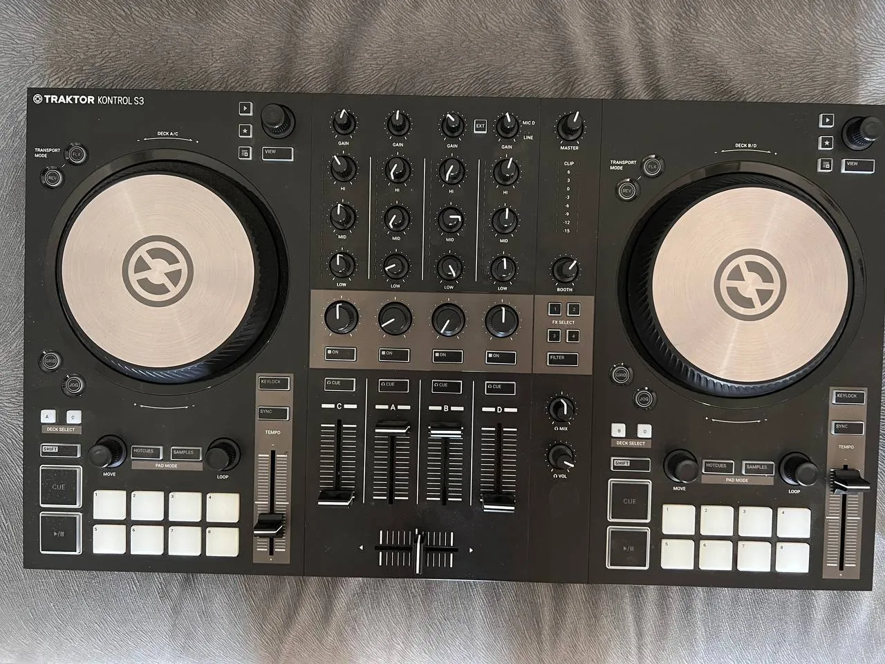 DJ-контроллер Traktor Kontrol S3 2