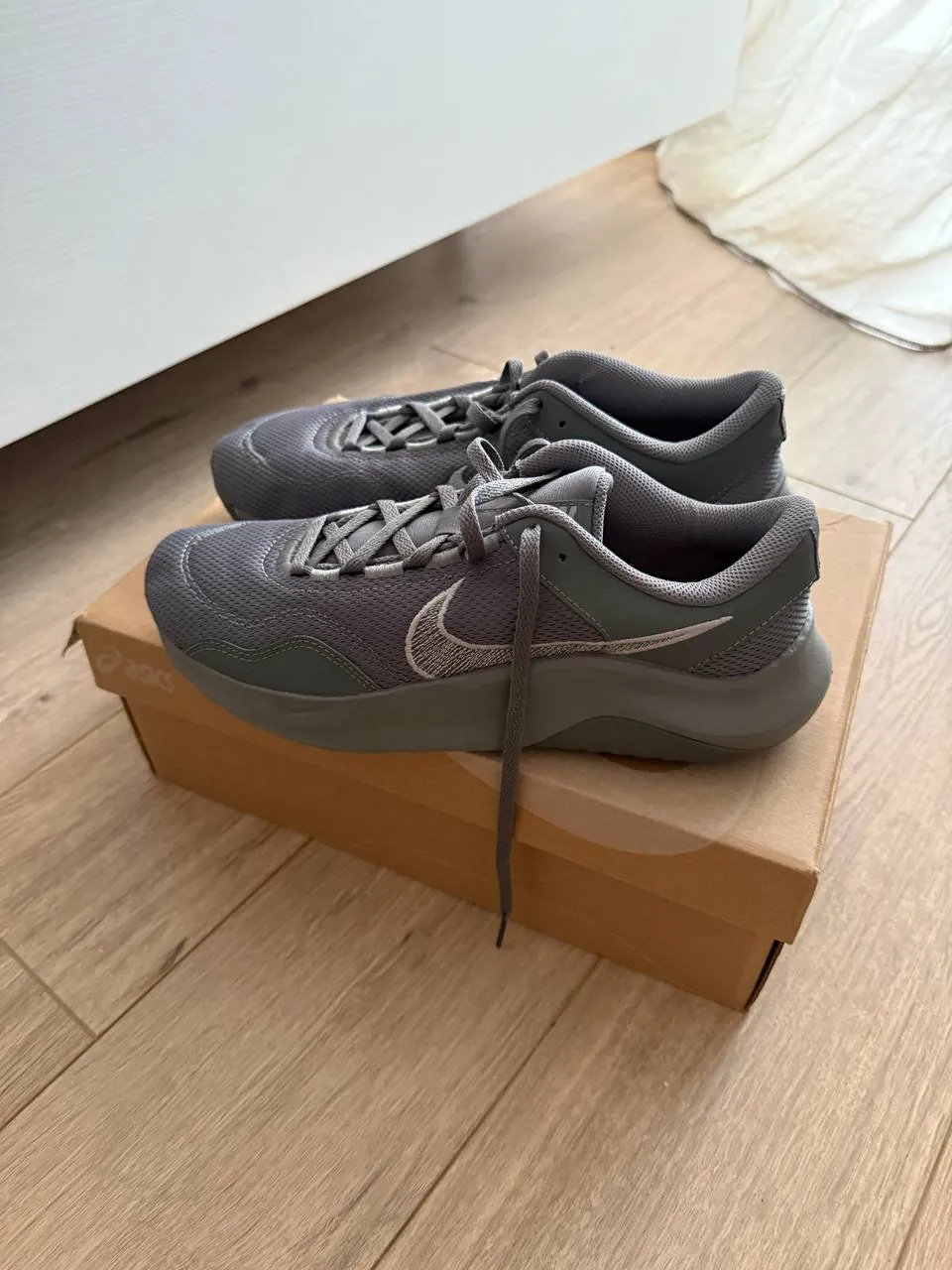 Кроссовки Nike и лоферы Bata 1