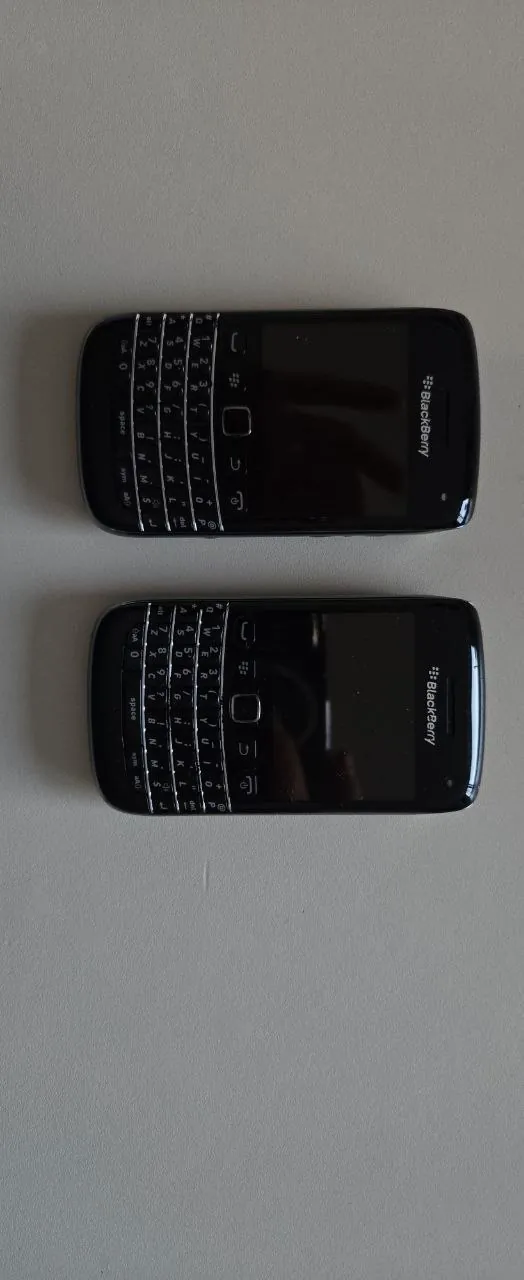 Ретро-телефоны BlackBerry Curve 2