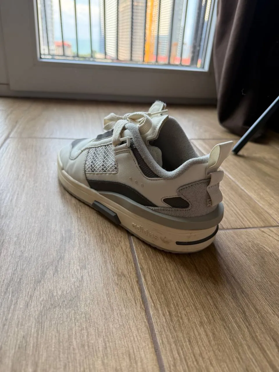 Кроссовки Adidas размер 42 2