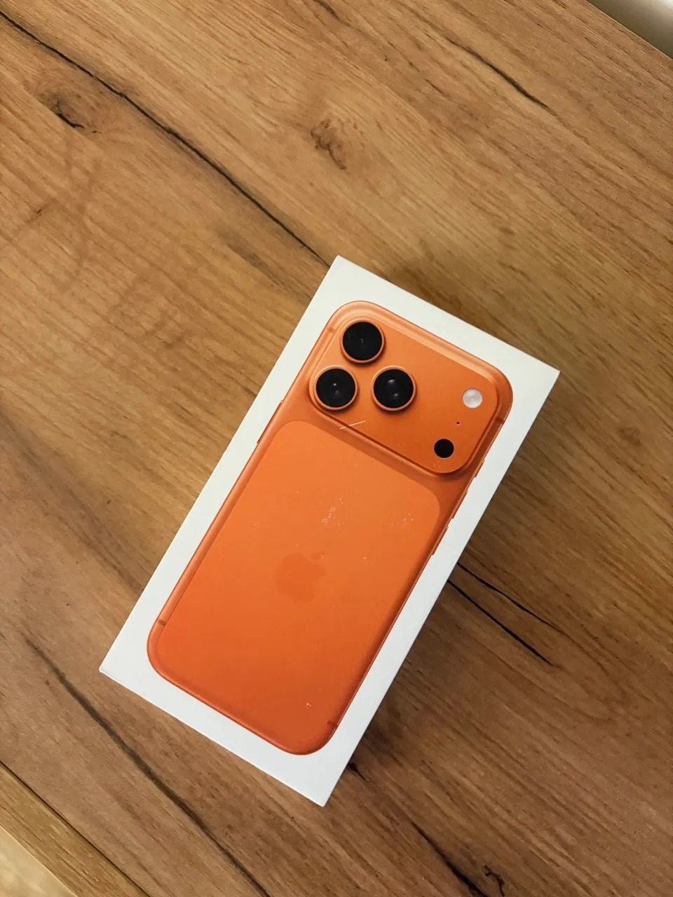 iPhone 17 Pro Cosmic Orange 1