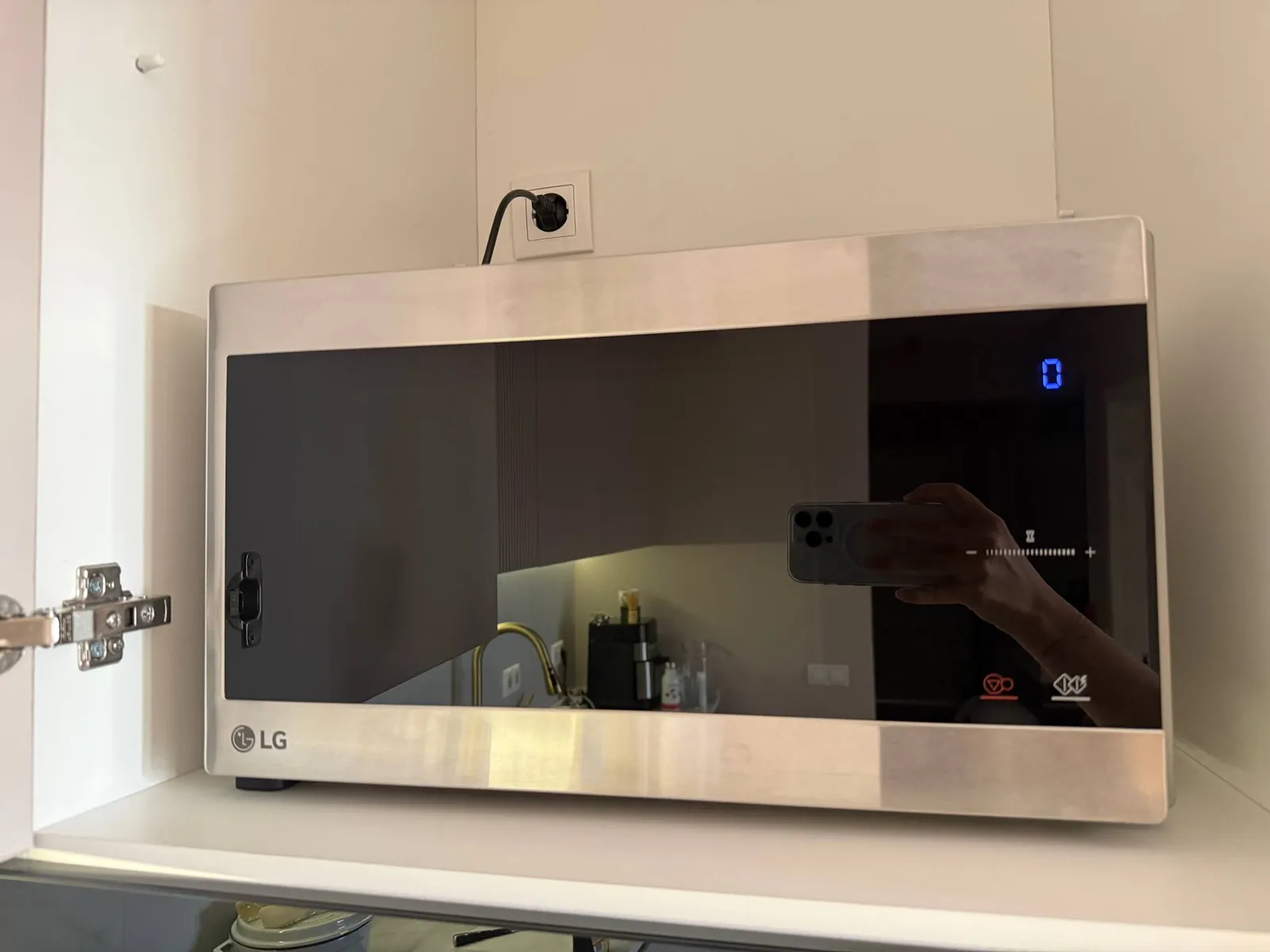 Микроволновка LG ms2595cis 1