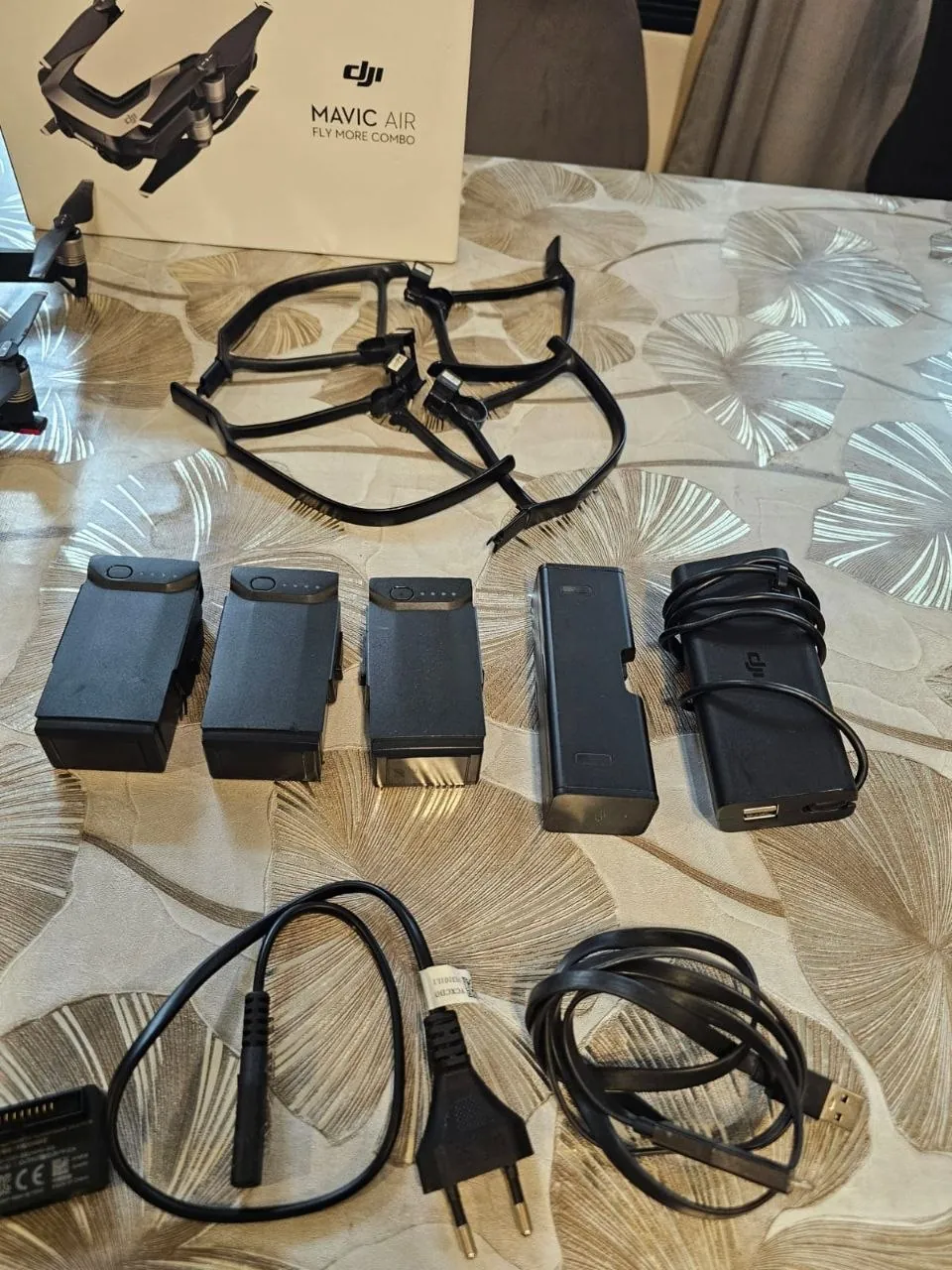 Дрон DJI Mavic Air с картой памяти 4