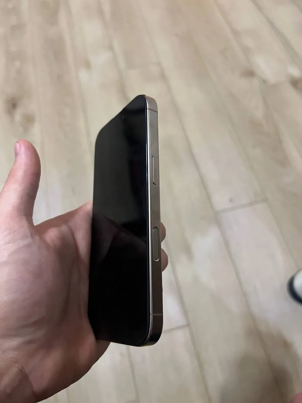 iPhone 16 Pro экран менялся 3