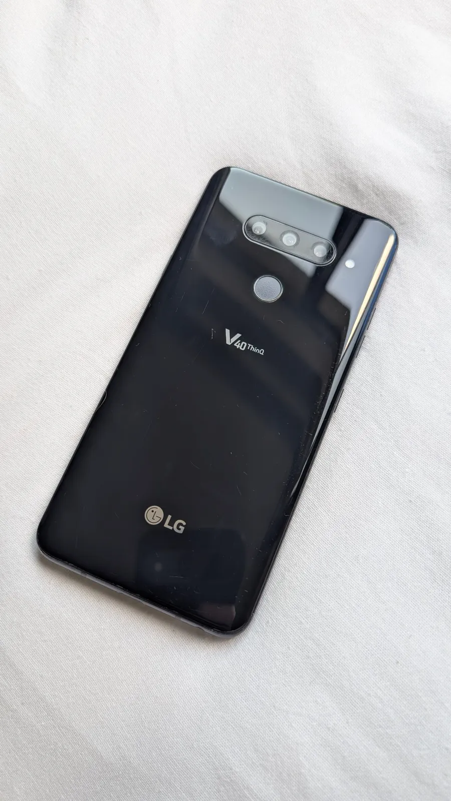 Смартфон LG V40 6/64GB 2
