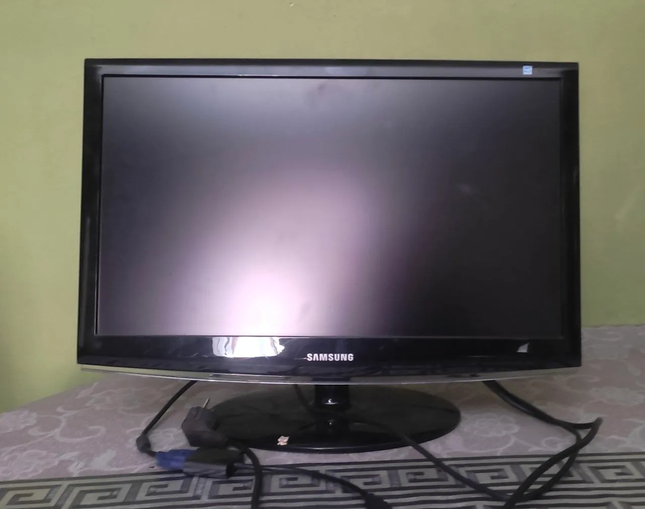 Монитор Samsung SyncMaster 23 дюйма 2