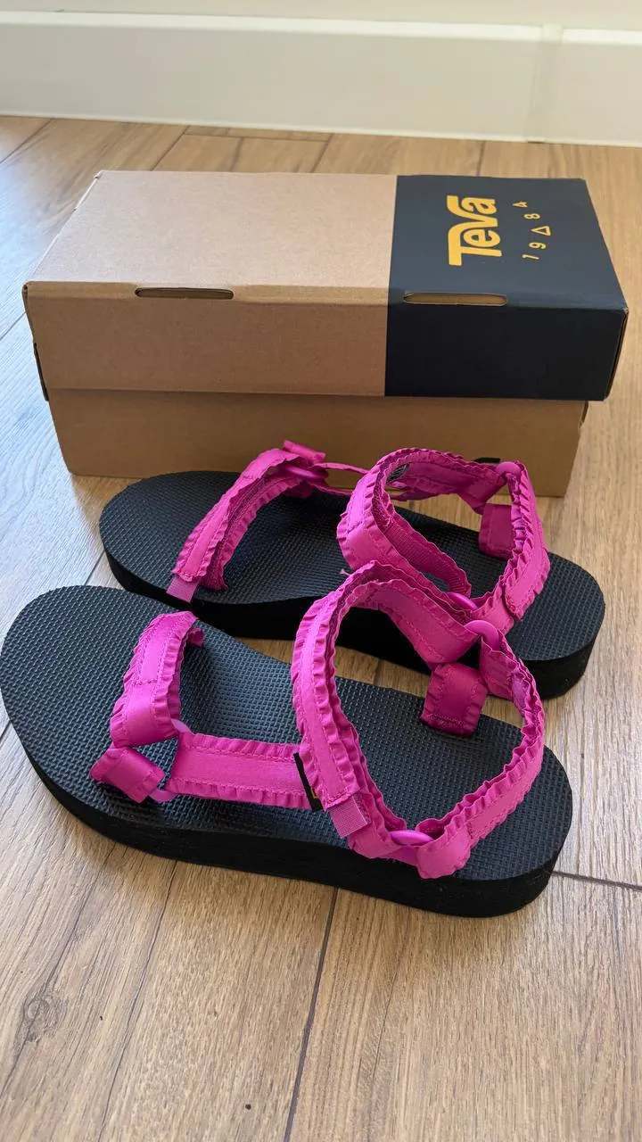 Кроссовки Puma и сандалии Teva 8
